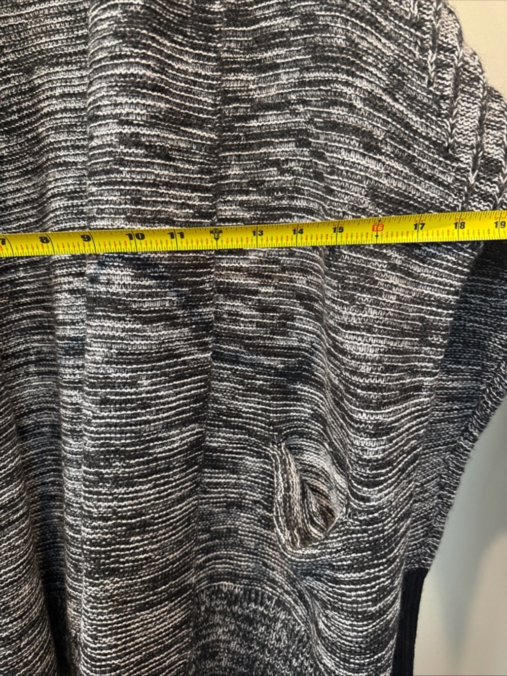Simply Vera Wang XL Black & White Sweater Wrap Pockets Long Sleeve EUC - Picture 5 of 9